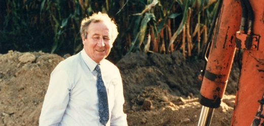 1986: Günter Zerhusen beaufsichtigt den Bau von Halle 1