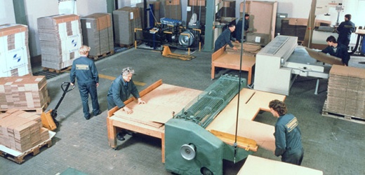 1989: in der Kleinverarbeitung werden individuell nach Kundenwunsche Formate klein geschnitten