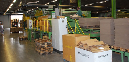 2004: Entstehung der Kleinverabeitung mit dem Aufstellen aller Kleinmaschinen in einer Halle