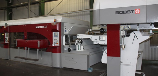 2008: die Bobst Mastercut 2.1 fertigt farbige Trays für die Lebensmittelindustrie