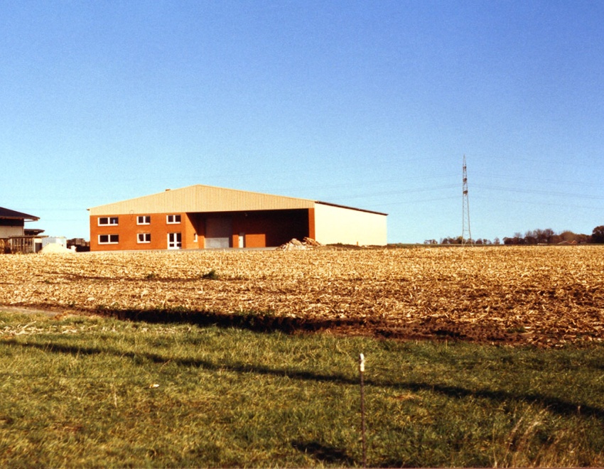 Fertigstellung von Halle 1 mit Bürogebäude und Einliegerwohnung zum Firmenstart von Zerhusen Kartonagen am 01.01.1987
