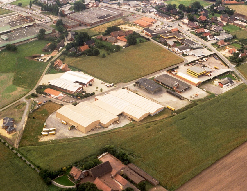 Luftaufnahme von Zerhusen Kartonagen im Jahr 1992 mit den nördlichen Nachbarn Holz Weber und Gestellbau Nyhuis