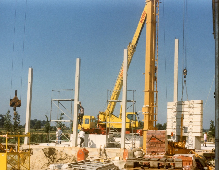 Großbaustelle bei Zerhusen, Neubau des Hochregallagers (Halle 5) und der Versandhalle (Halle 6)