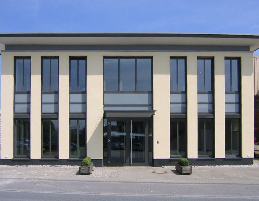 Das Verwaltungsgebäude nach Fertigstellung