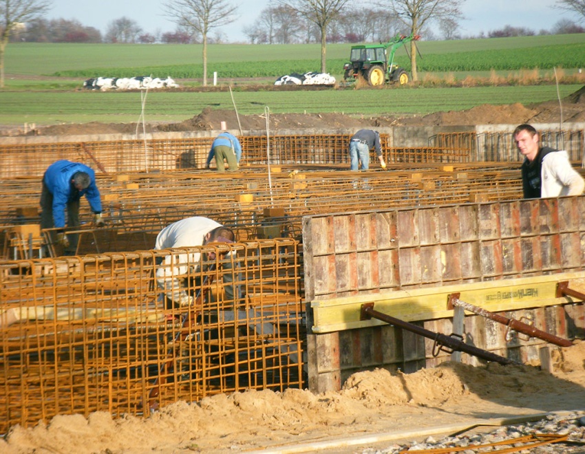 Bauarbeiten am Fundament des Hochregallagers