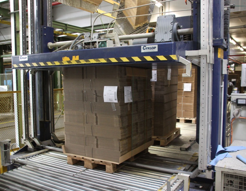 Mit der zweiten Umreifungsanlage werden Staus und Störungen in der Produktion eliminiert