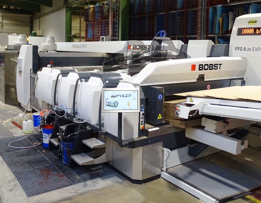 Bobst Expert-Maschinenlinie mit zwei Druckwerken zur Herstellung von Wellpappen-Faltkisten