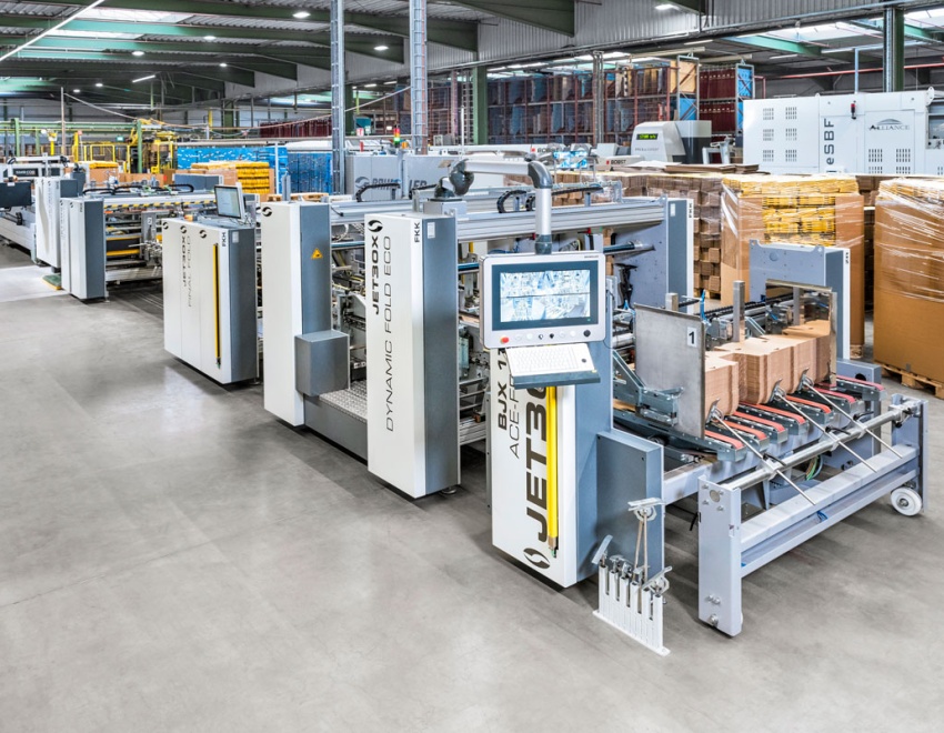 Faltbodenklebemaschine Jetbox der Firma Bahmüller ergänzt den Maschinenpark