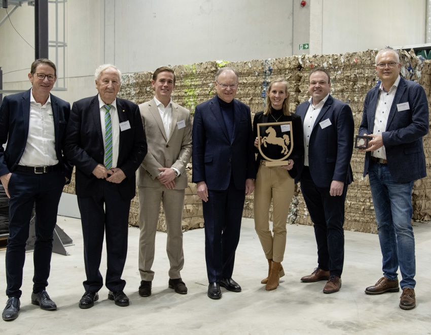 Gruppenfoto zum Besuch von Ministerpräsident Stephan Weil