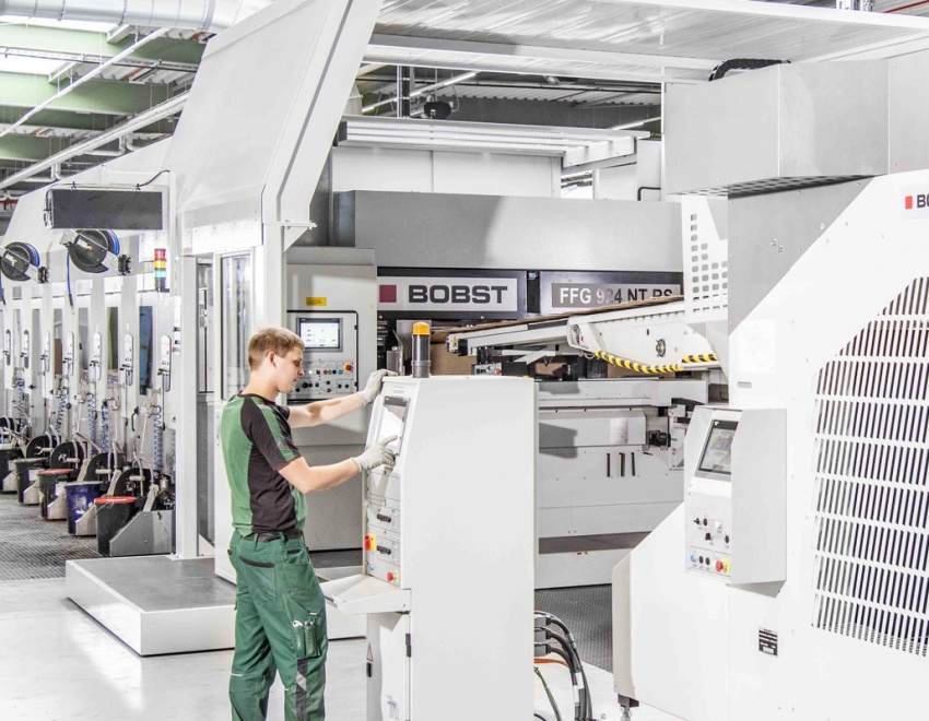 Neue Inlinemaschine Bobst Midline mit 6 Druckwerken startet Produktion