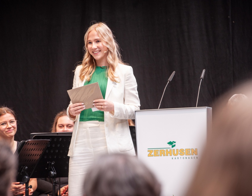 Leonie Zerhusen führte durch das Programm der Einweihungsfeier
