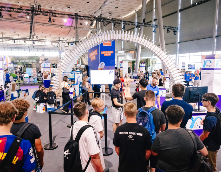 Geführte Besuchergruppe am Paper Space der IdeenExpo