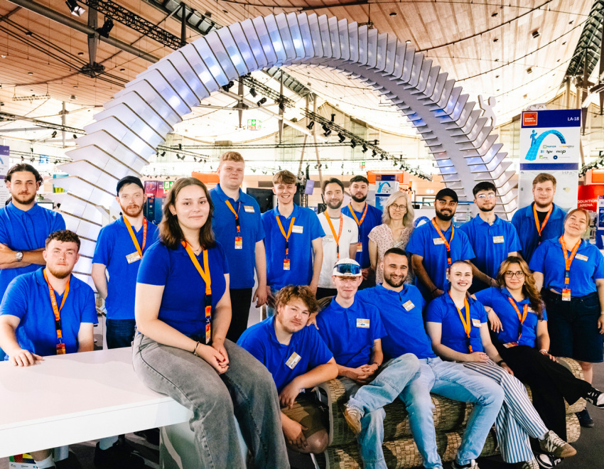 Gruppenfoto des Messeteams am IdeenExpo-Stand